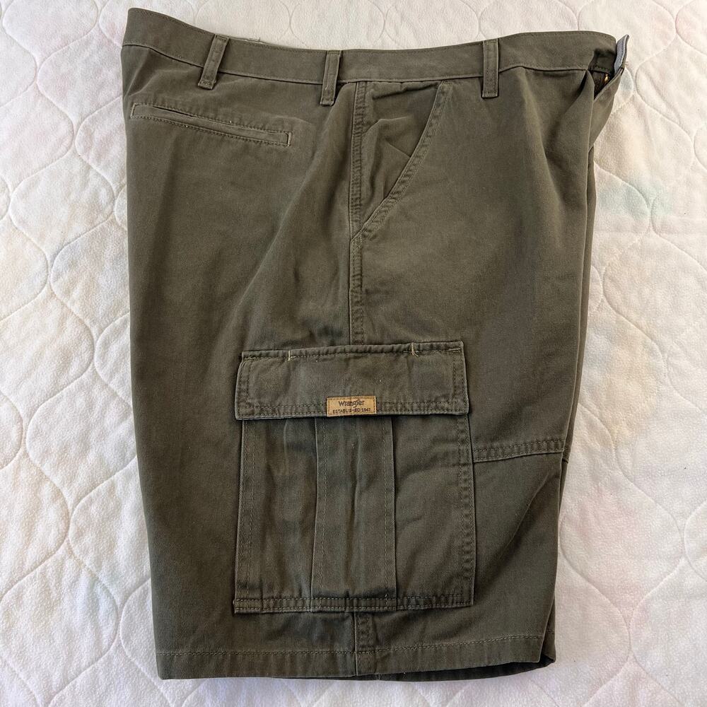 Wrangler Green Cargo Shorts men's size 36
